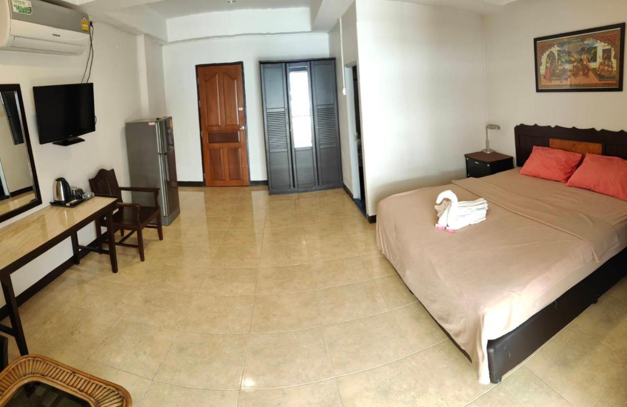 Orient House Hostel Pattaya Buitenkant foto