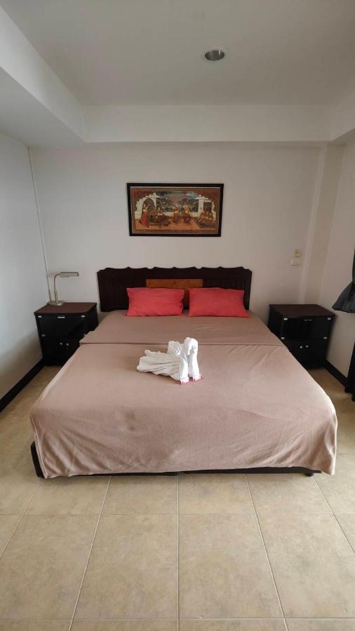 Orient House Hostel Pattaya Buitenkant foto