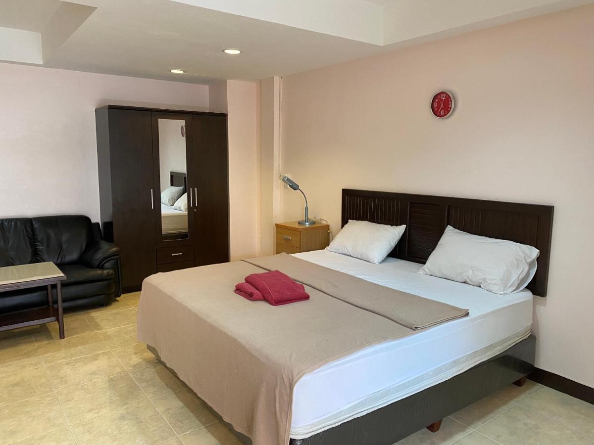 Orient House Hostel Pattaya Buitenkant foto