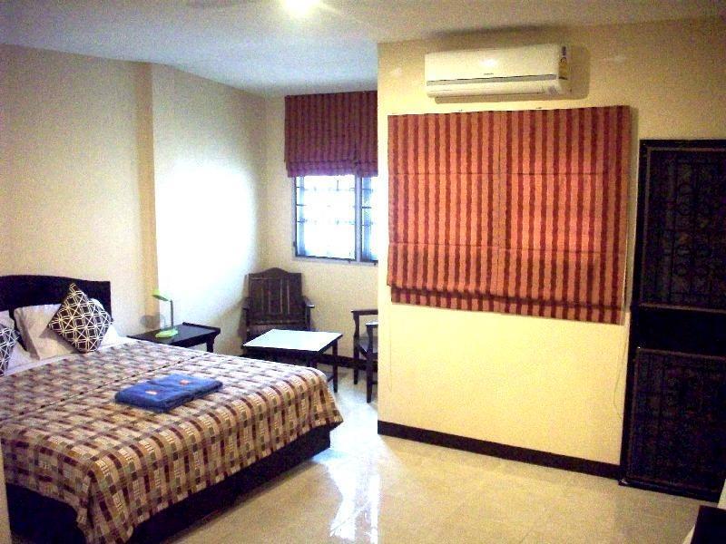Orient House Hostel Pattaya Buitenkant foto