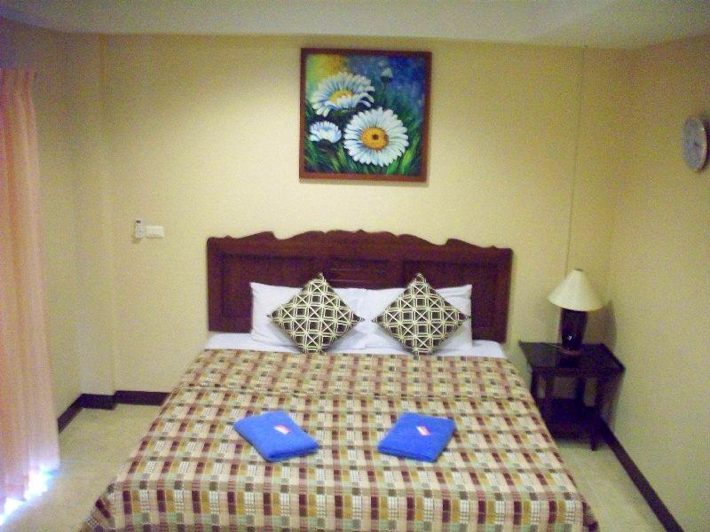 Orient House Hostel Pattaya Buitenkant foto