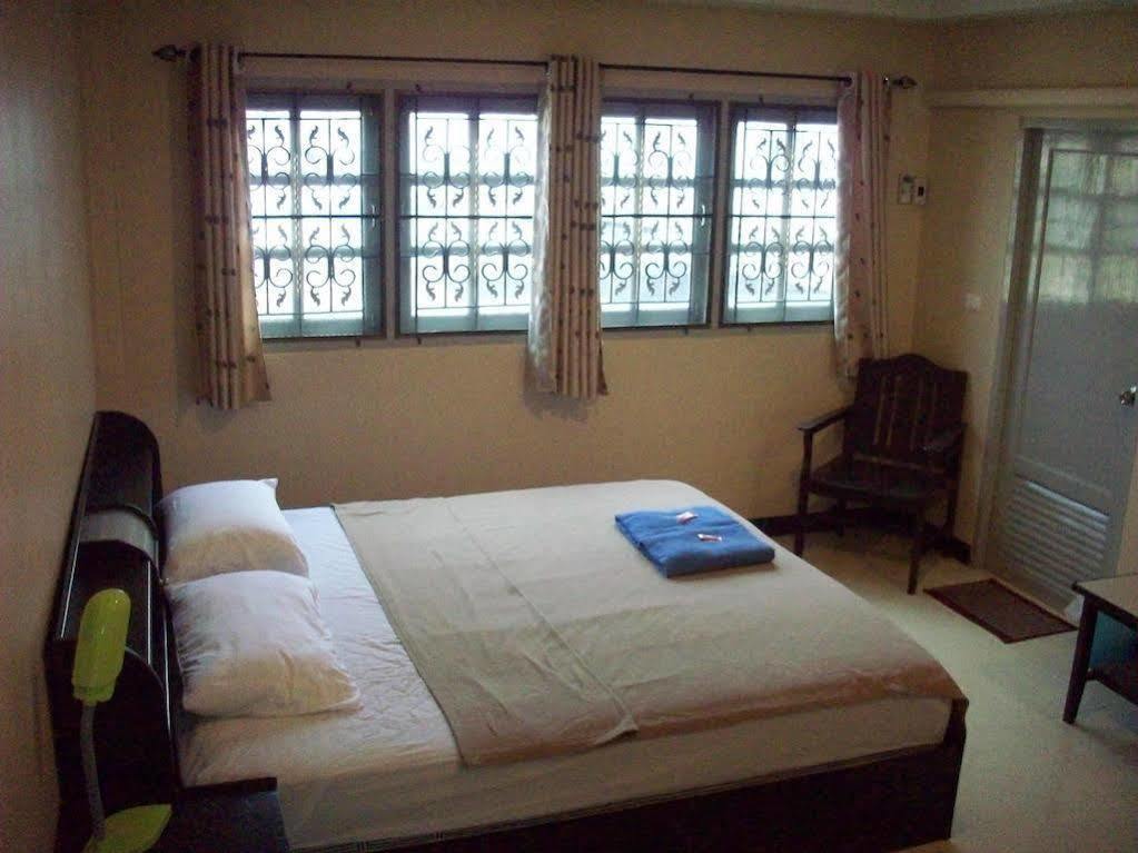 Orient House Hostel Pattaya Buitenkant foto