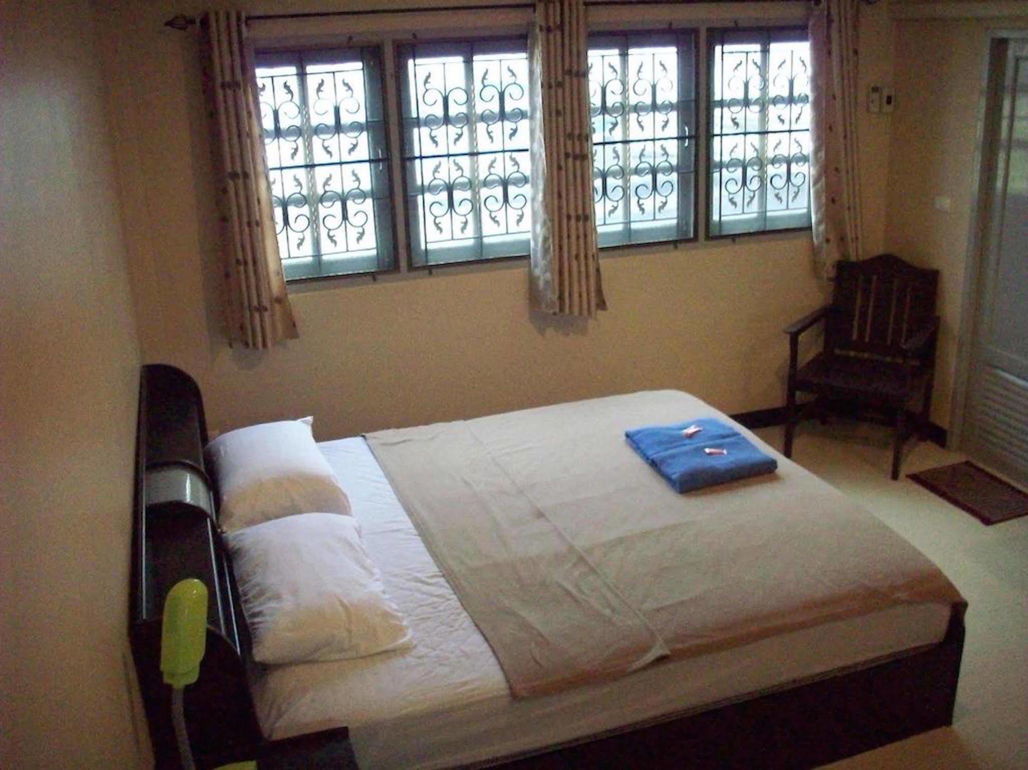 Orient House Hostel Pattaya Buitenkant foto