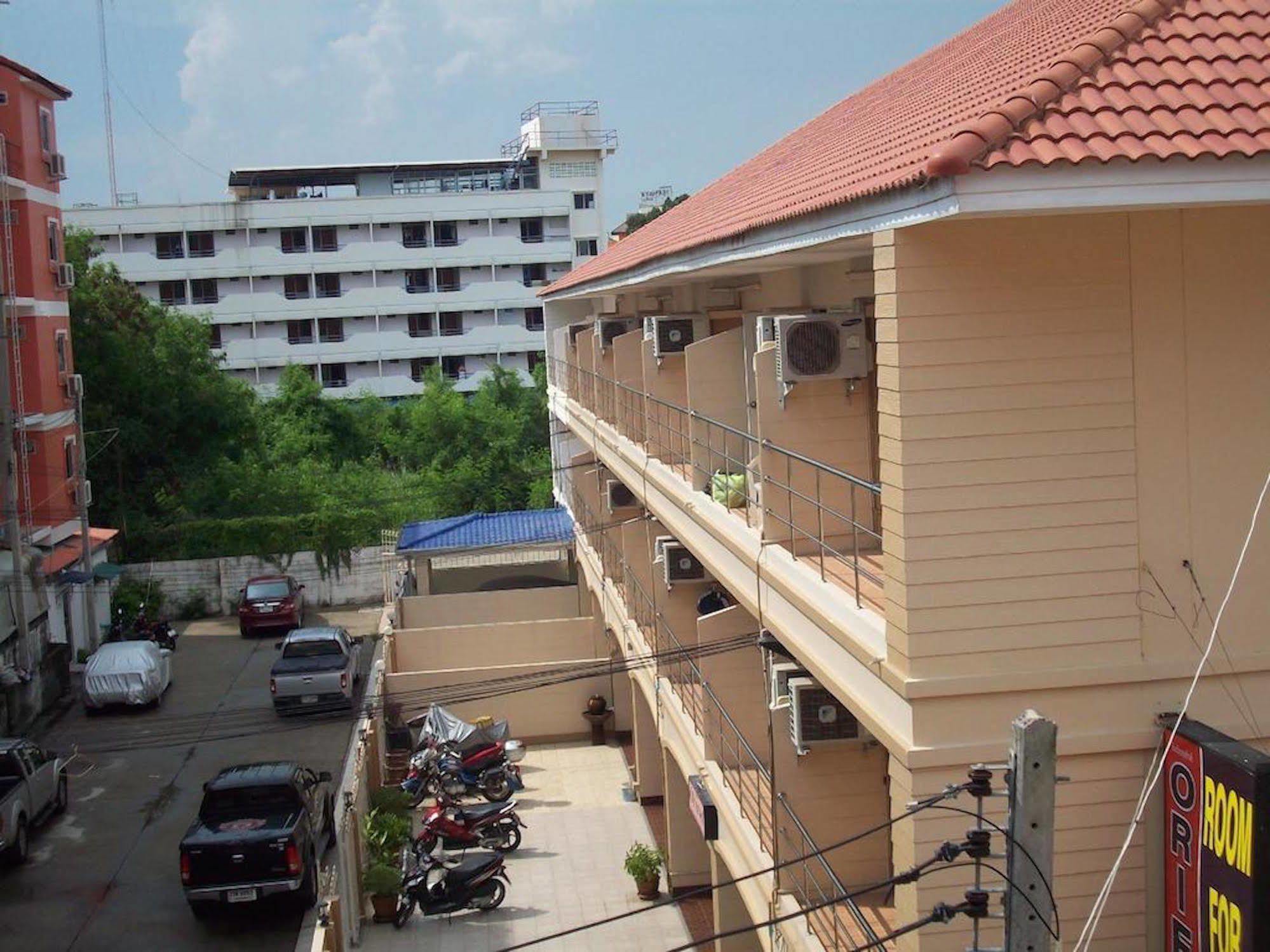 Orient House Hostel Pattaya Buitenkant foto